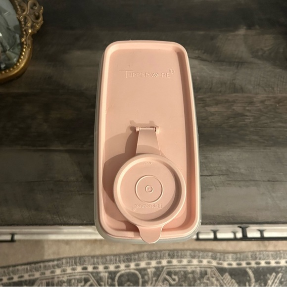 Vintage Tupperware Cereal Keeper 1588-5 w/ Pink Lid Snack Storage Container - Picture 3 of 6